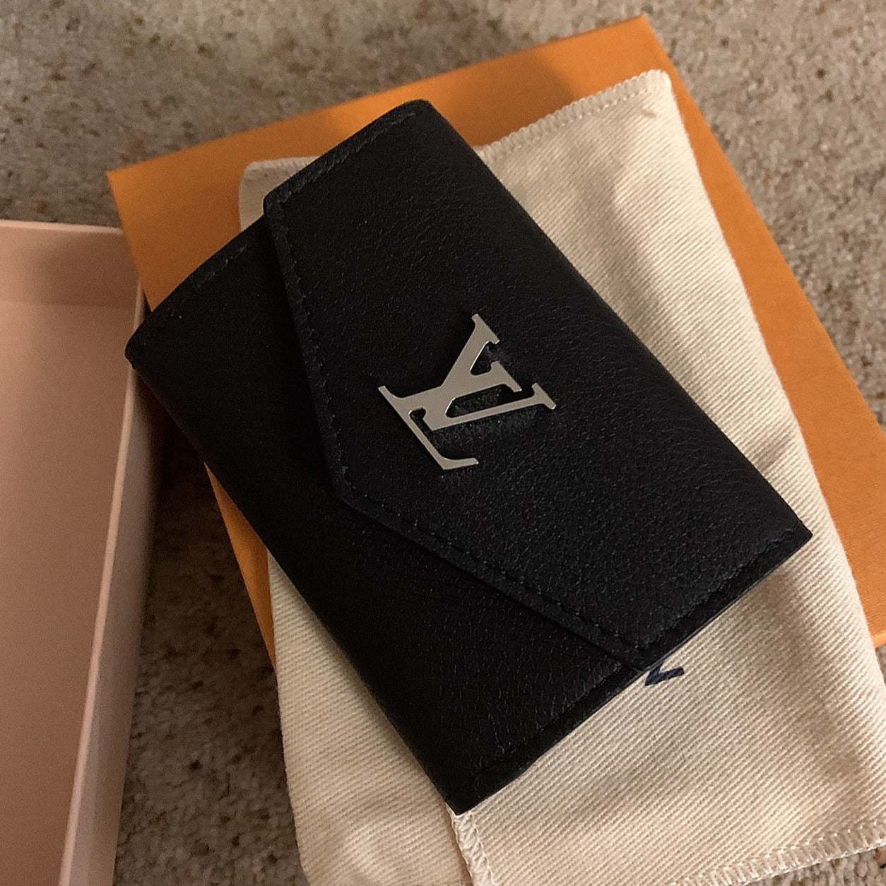 LV Lockmini 迷你鎖信封短夾/460✨🉐20320
