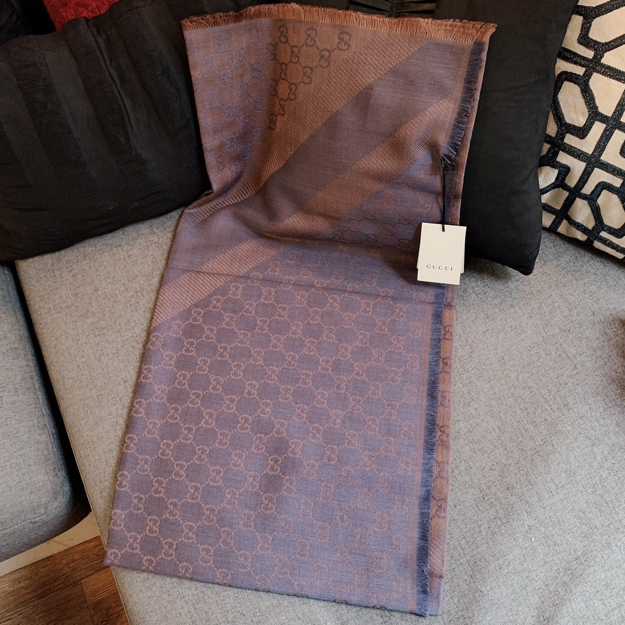 *@Gucci Wool Scarf Square 羊毛大方巾/P180