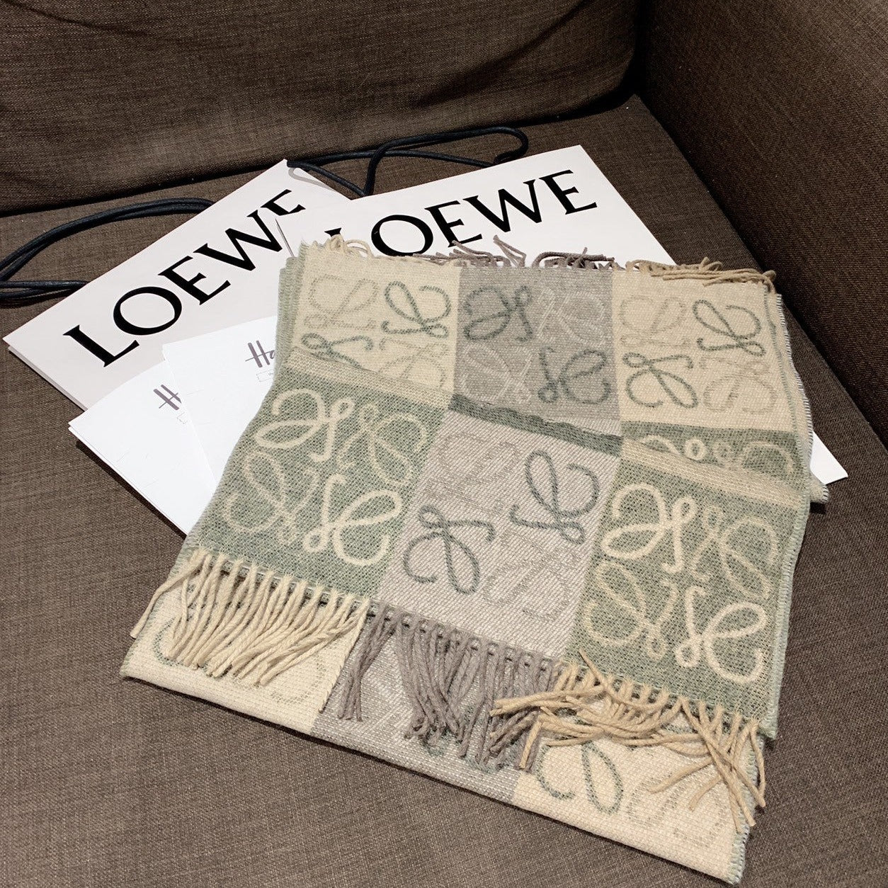 Loewe▪️Scarf in Wool and Cashmere 爆款LOGO羊絨圍巾/E450 K425