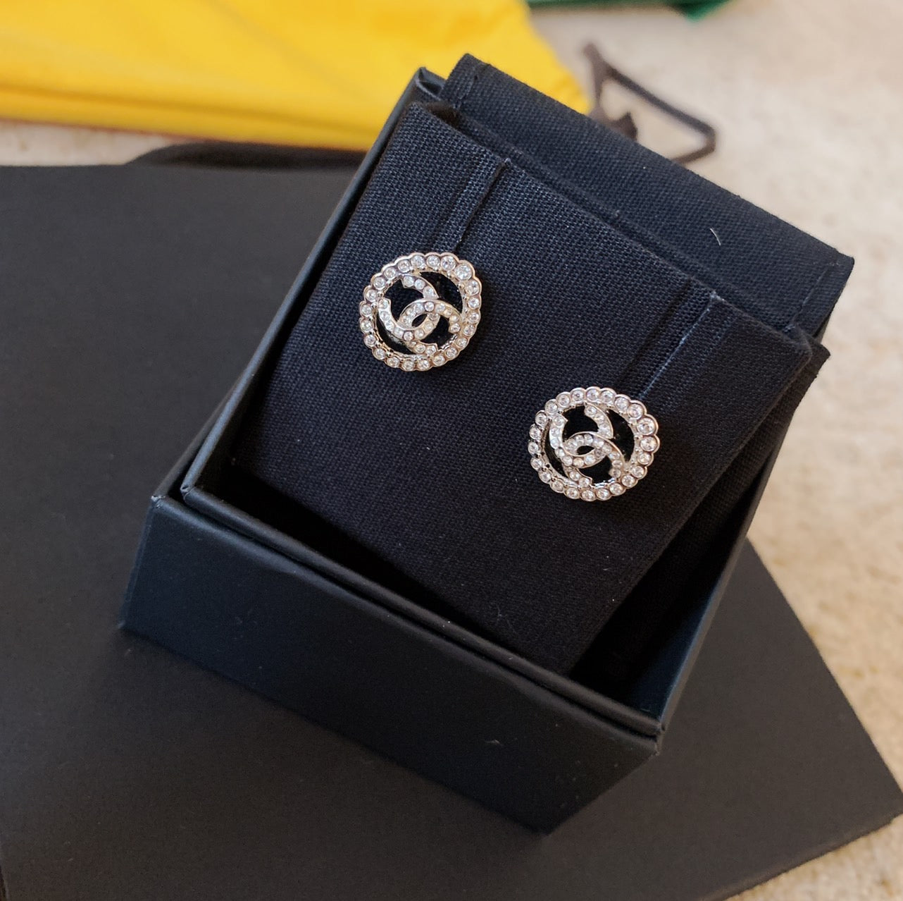 CHANEL✨ CC OVAL CRYSTAL METAL EARRINGS 橢圓形水晶排鑽耳針 AB9232 -