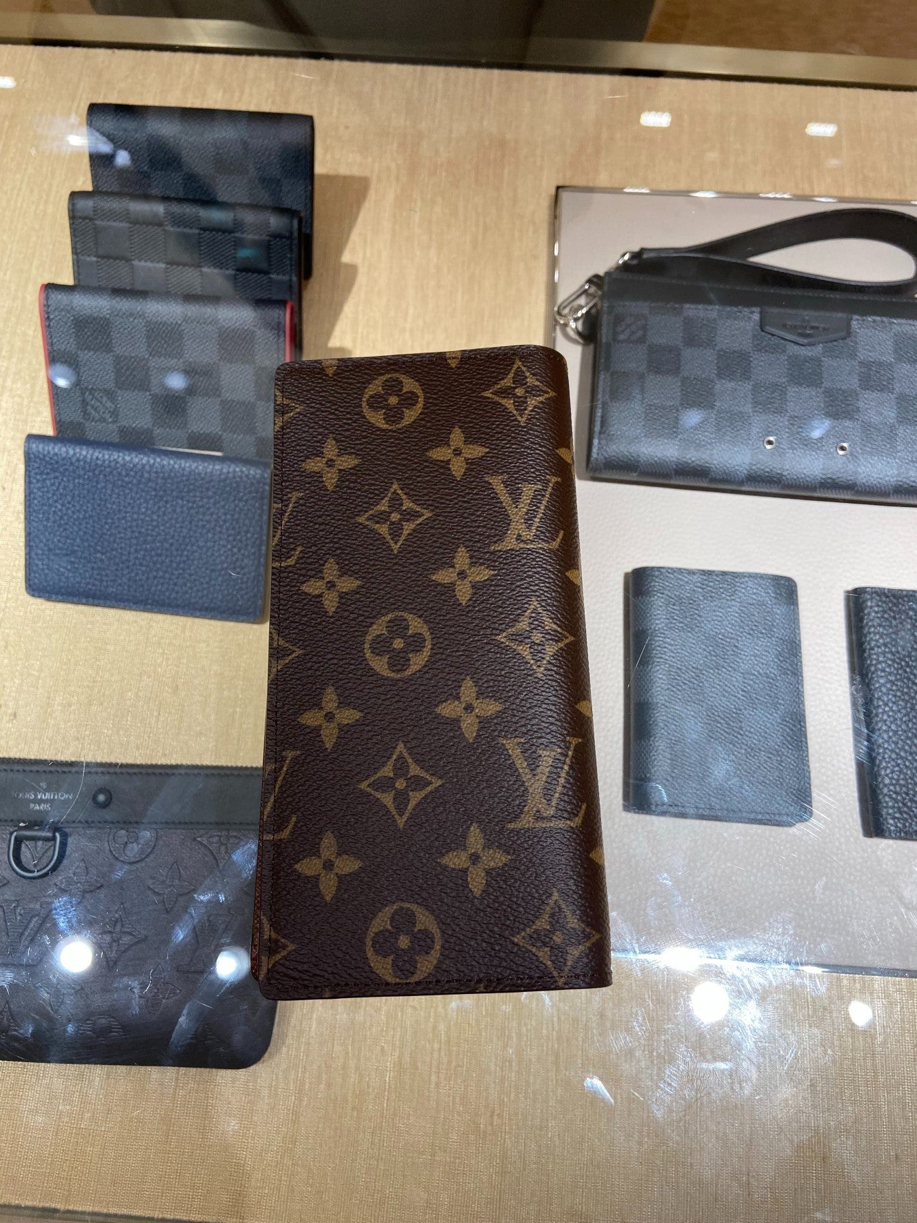 LV▪️Brazza 男生款雙開長夾/520✨🉐22840