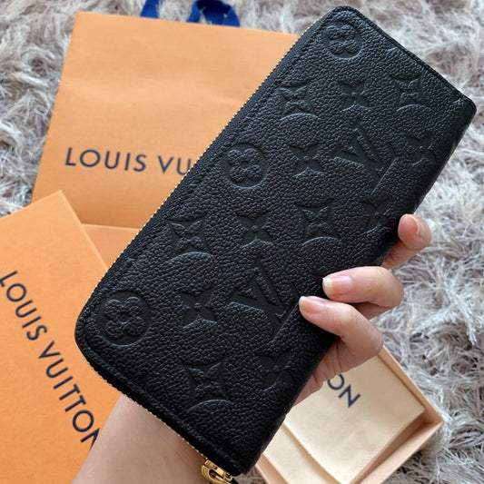 LV▪️Clémence 壓紋牛皮拉鍊長夾/540✨🉐23680