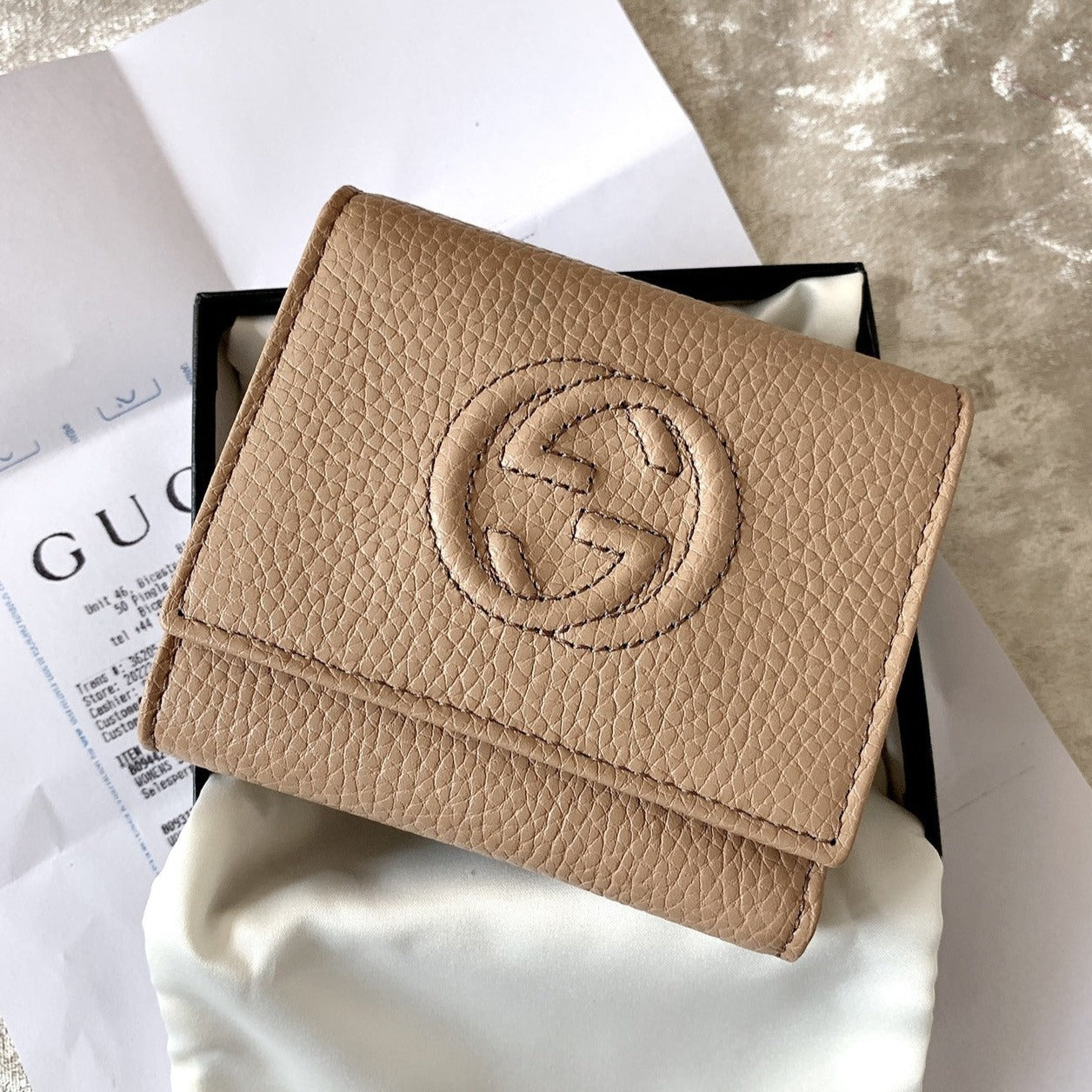 *@Gucci Soho Wallet 浮雕翻蓋三折短夾/P230