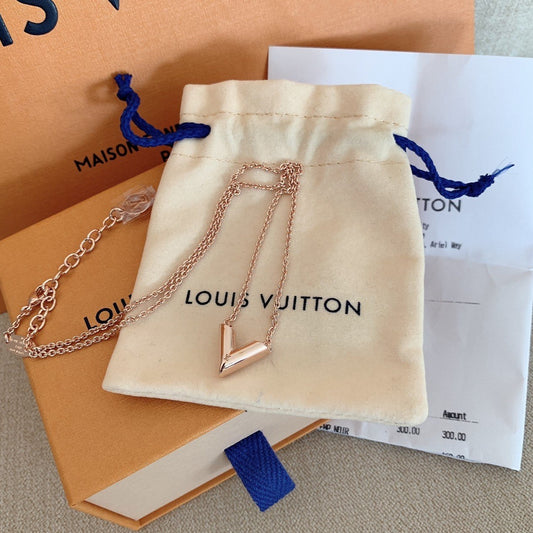 ❌LV▪️Essential V 玫瑰金V項鍊/375 ✨優惠🉐15800🏷️