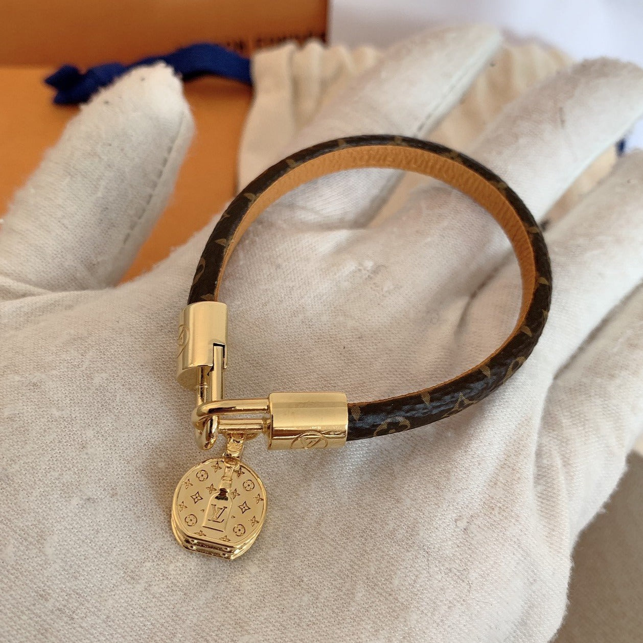 LV Tribute Charm 綴飾手環/290✨優惠🉐12890
