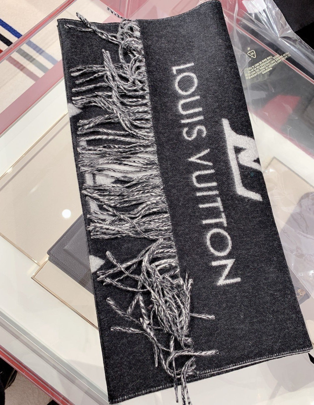 LV▪️Reykjavik 羊絨雙面圍巾/690✨優惠🉐29290