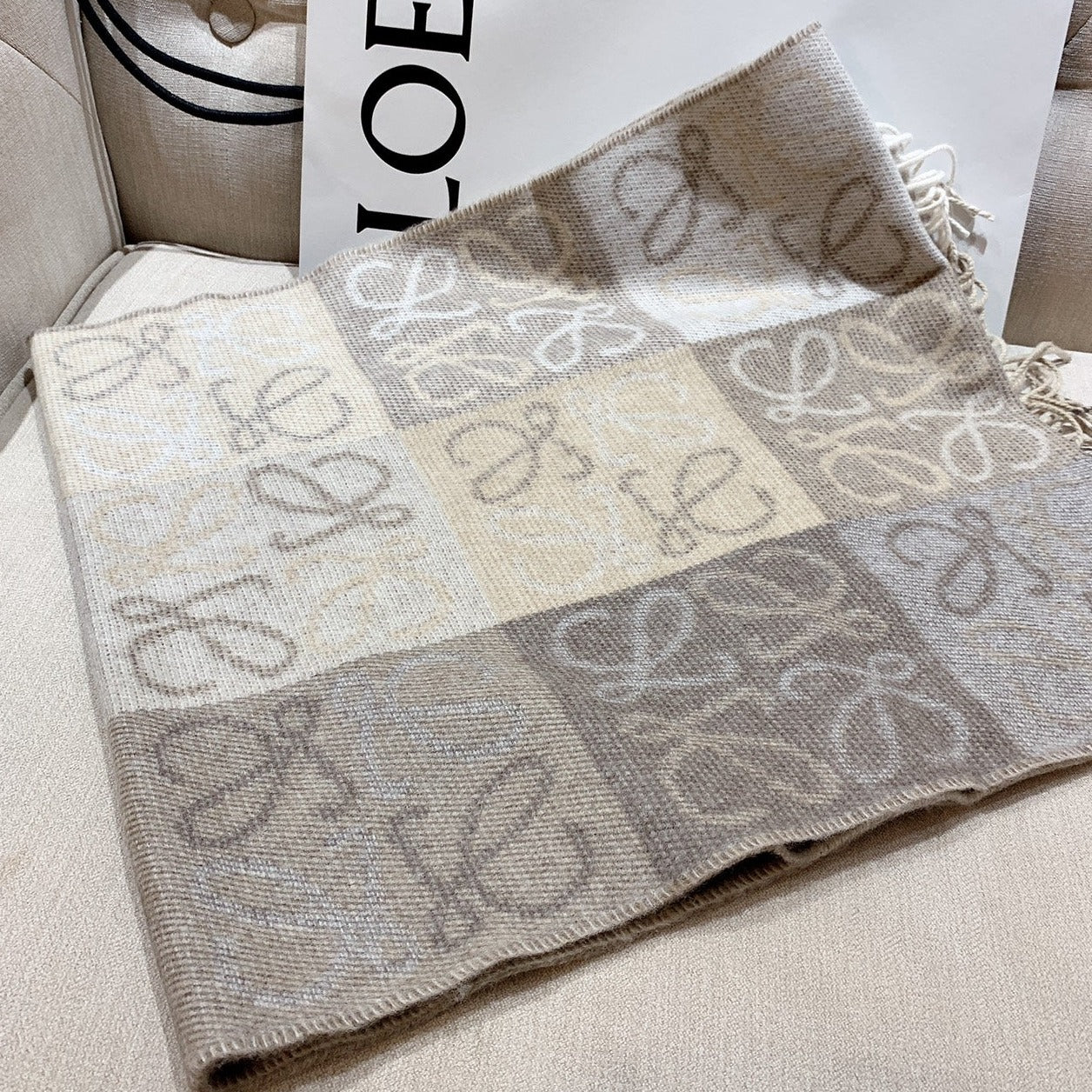 Loewe▪️Scarf in Wool and Cashmere 爆款LOGO羊絨圍巾/E450 K425