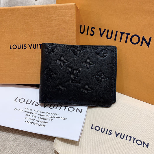 LV Multiple 男生款壓紋雙開短夾/535✨🉐23470