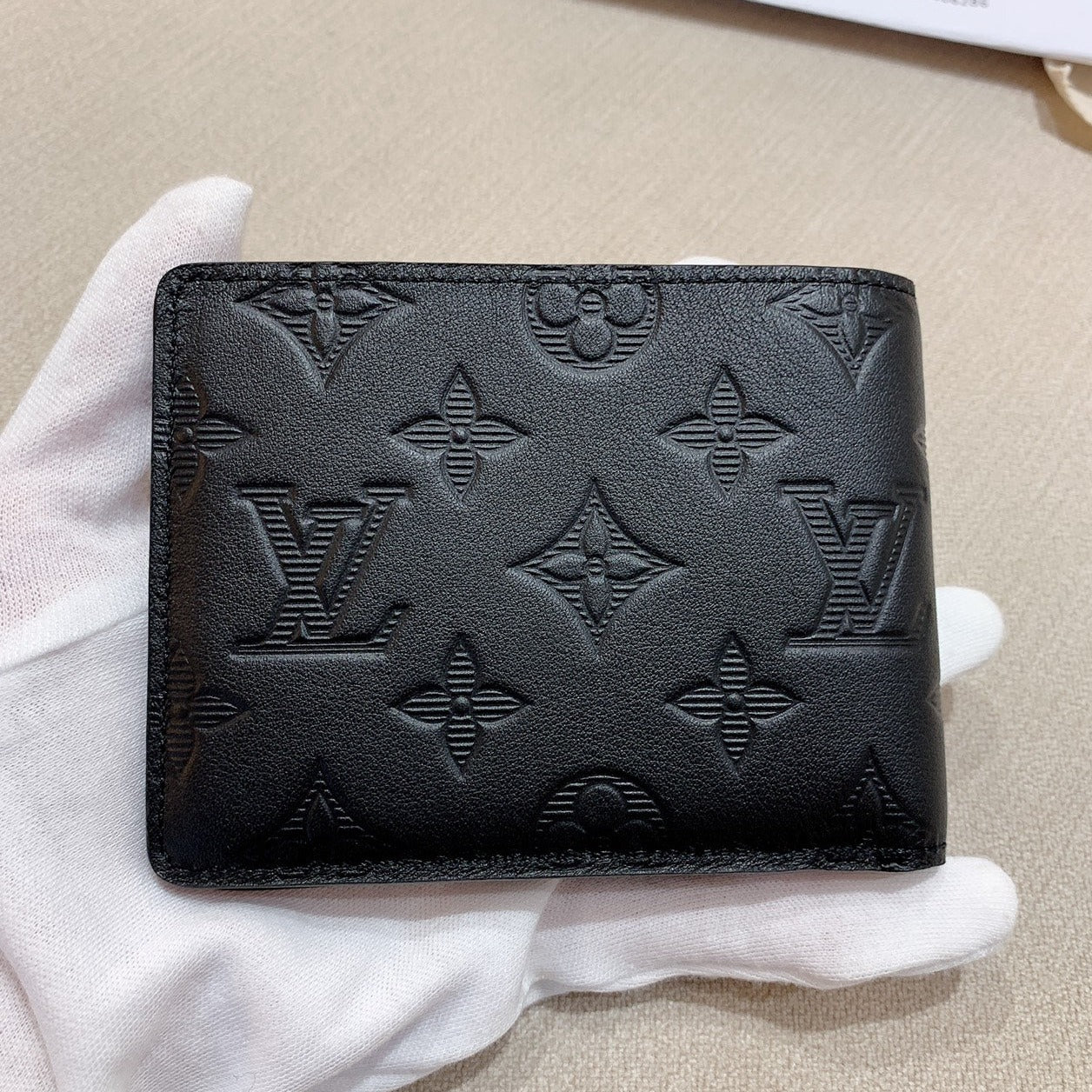 LV Multiple 男生款壓紋雙開短夾/535✨🉐23470