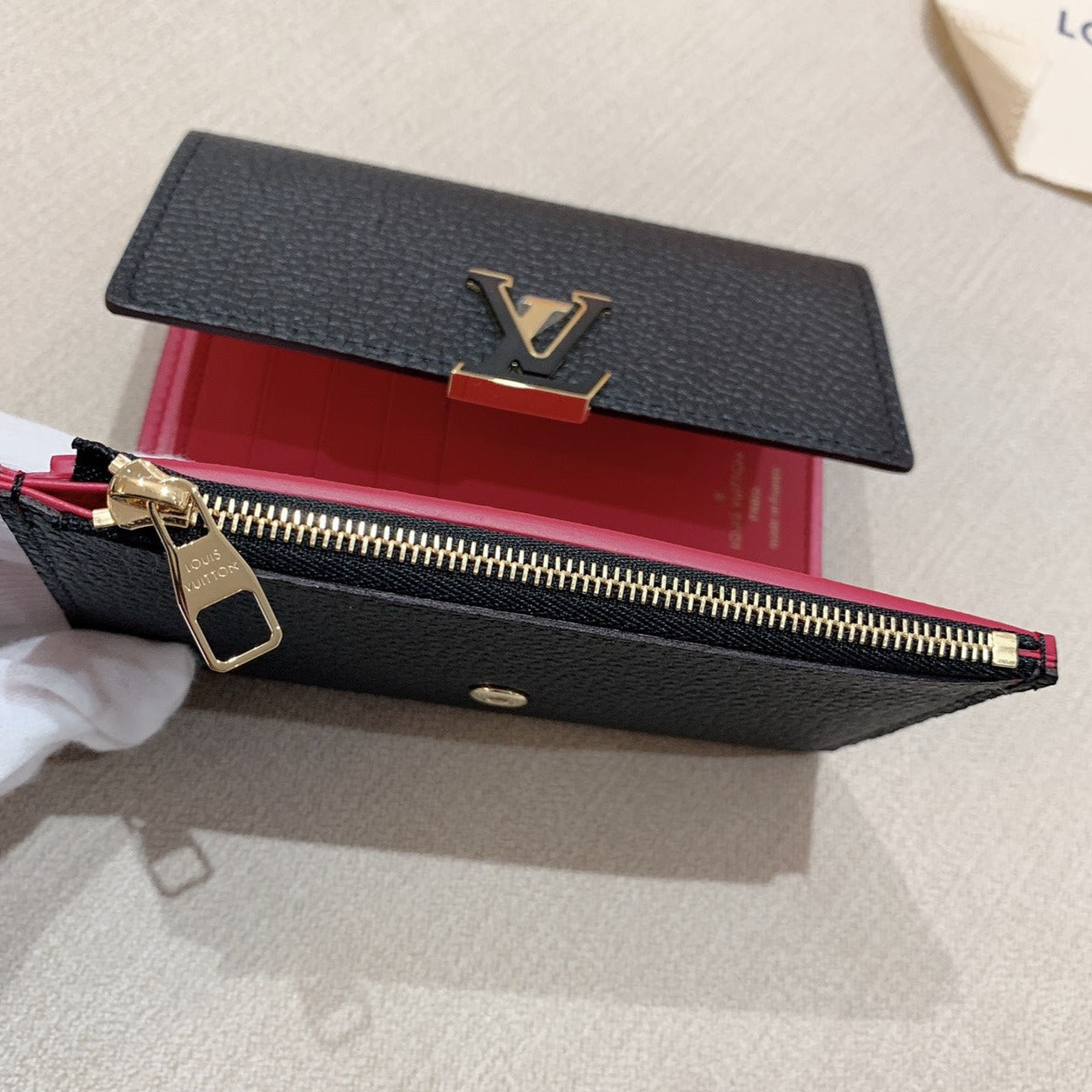 LV Capucines 素面三折短夾/725✨🉐31450
