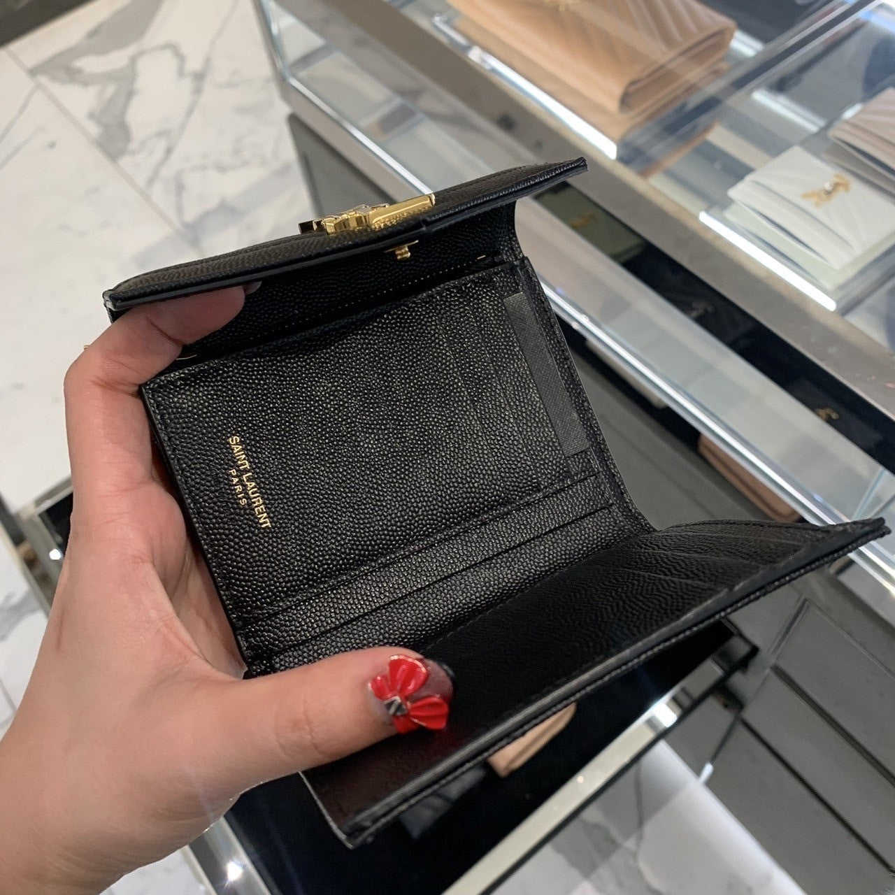 YSL Cassandre Matelasse Trifold 粒面牛皮三摺短夾/460E500 🉐19000🇪🇺
