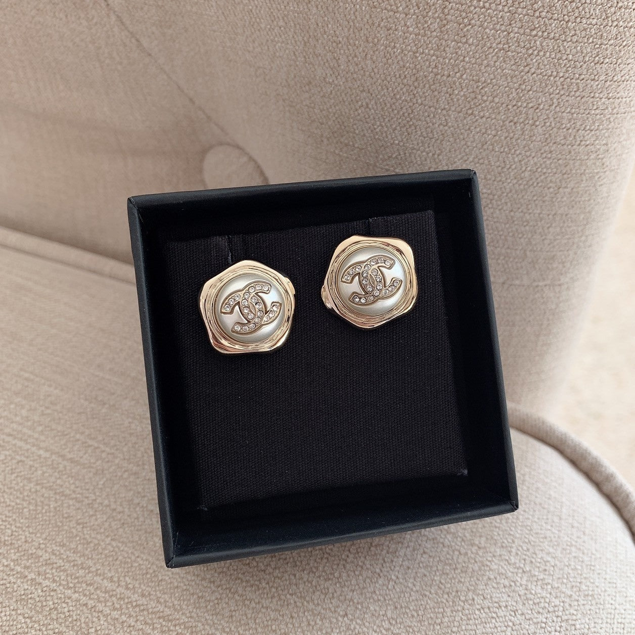 CHANEL▶︎✨| GOLD METAL EARRINGS 復古自由形厚金耳針 AB7922 -