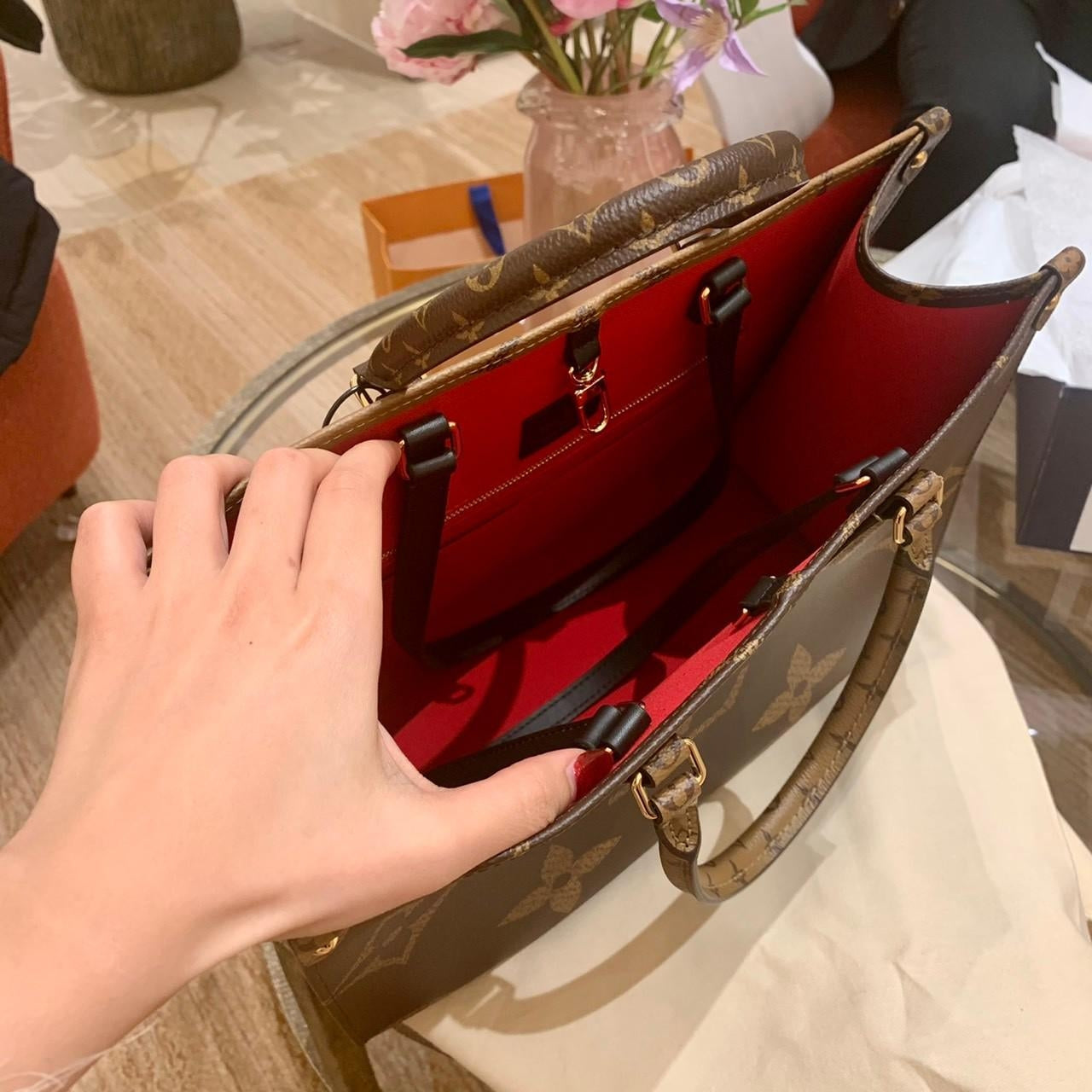 LV OnTheGo MM 中款拼色托特包/2280✨🉐94480