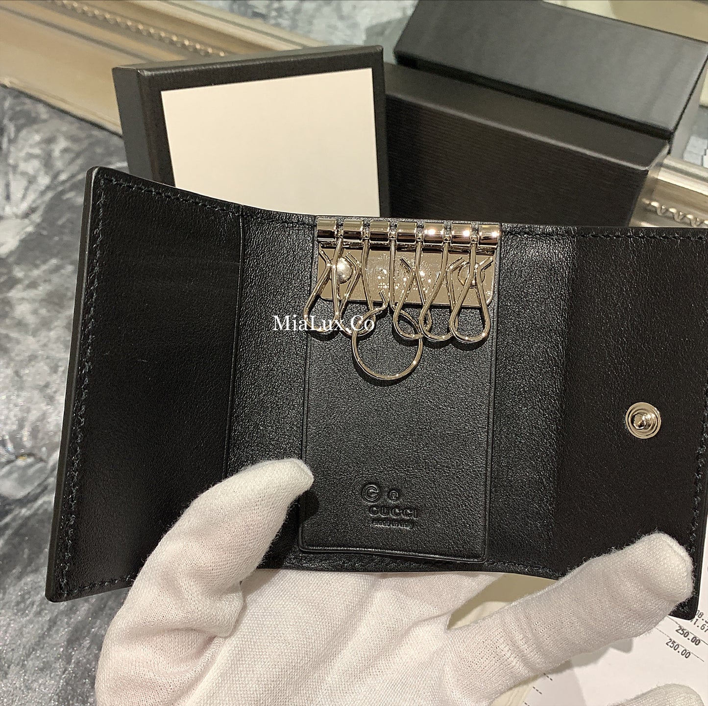 @Gucci Embossed Flap Key Case 壓紋牛皮鑰匙包/P105