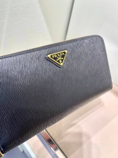 @Prada Wallet 三角LOGO小牛皮長夾/P450 🔔限時折🉐21050