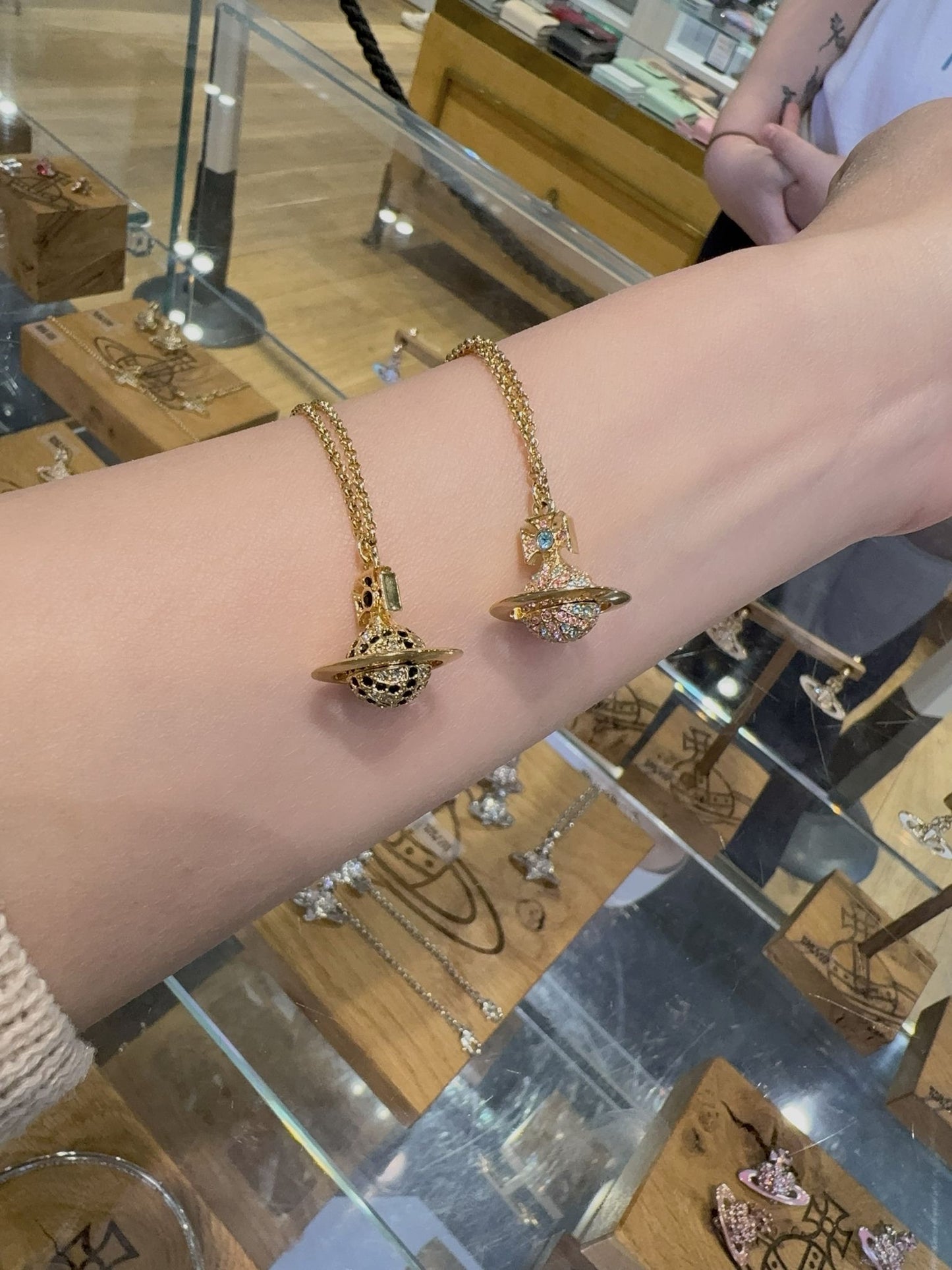 @VW Necklace 立體點鑽土星項鍊/125P83 🔔限時折🉐4540