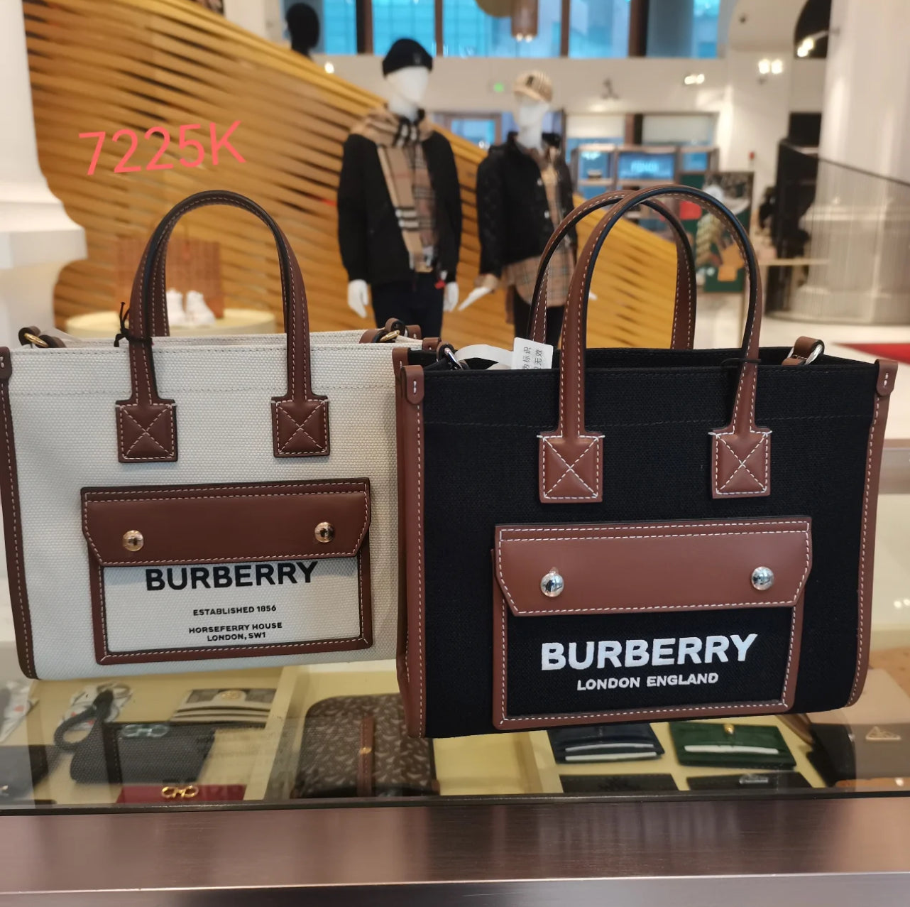 @Burberry▪️Freya Mini托特包-黑/920P645 🔥折上七折🉐21320