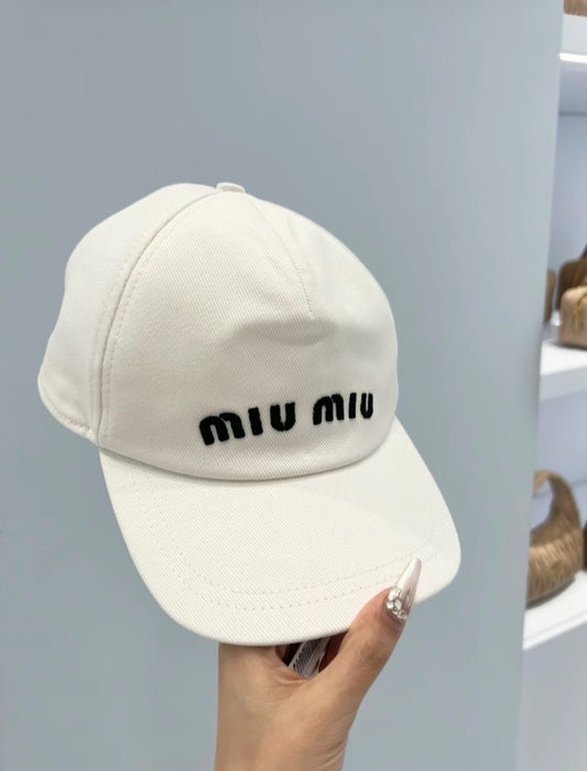 MiuMiu Drill Cap Logo 刺繡棒球帽/375E410 🉐15350🇪🇺