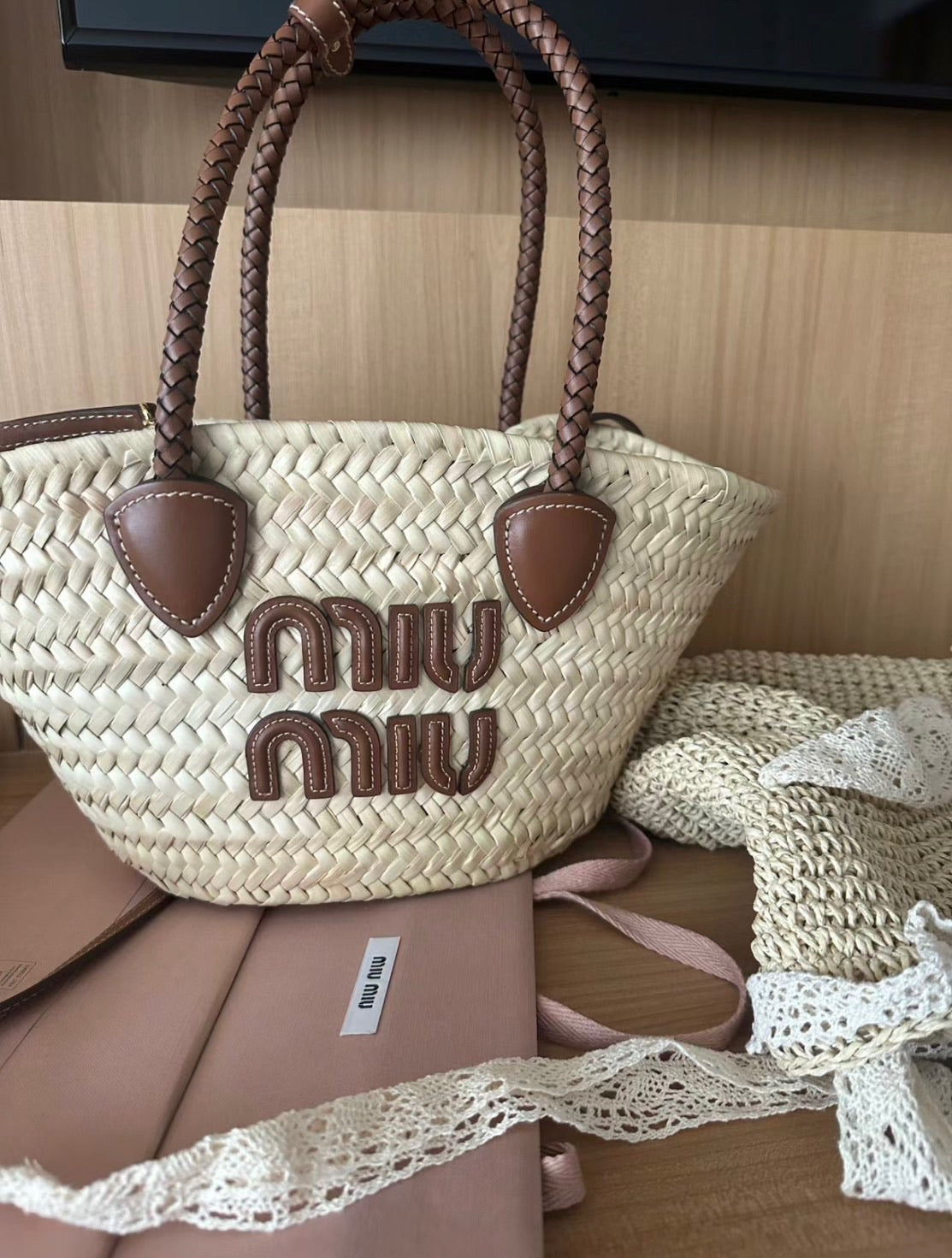 MiuMiu Woven Tote 草編菜籃子托特包/780E850 🉐30750🇪🇺