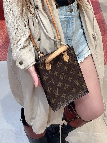 *LV Petit Sac Plat 小款琴譜包/1400✨🉐59800