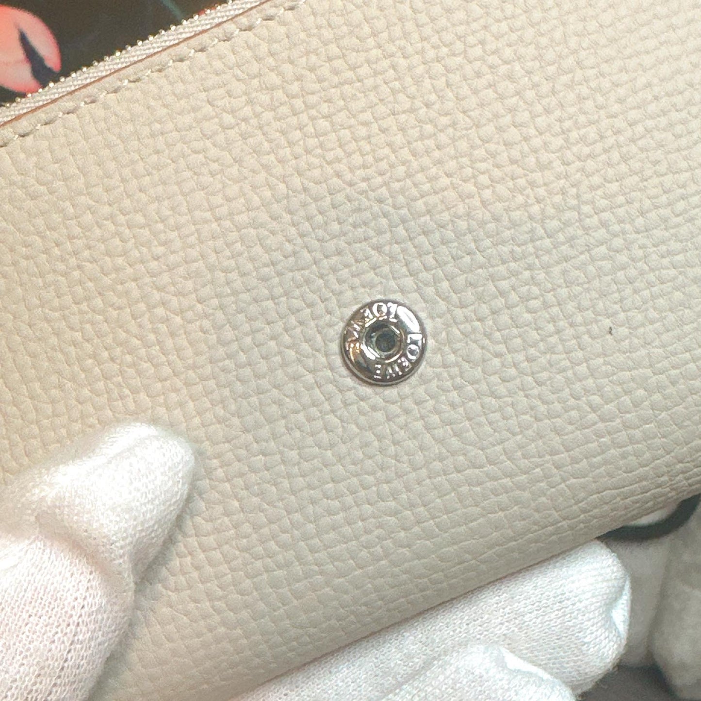 *現貨*Loewe▪️ Anagram Vertical S 小款三折短夾-幽靈白 P14000 /T24000