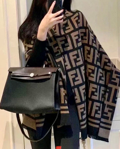 Fendi✨ Wool and Silk 真絲羊毛雙面圍巾 *£500 s450 💰