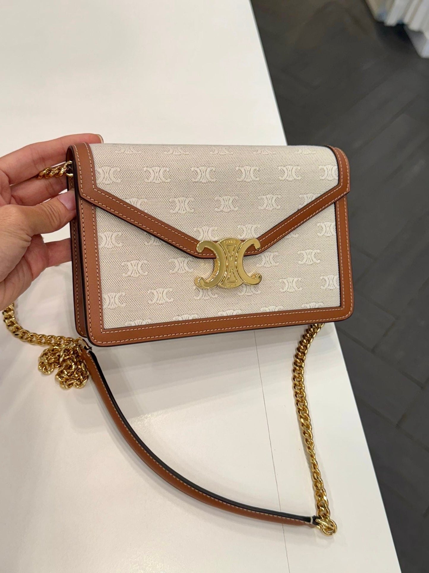 @Celine Outlet Margo WOC 凱旋門鏈條包