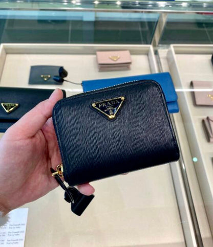 @Prada Bifold 三角標水波防刮皮夾 🔔限時折🉐12800