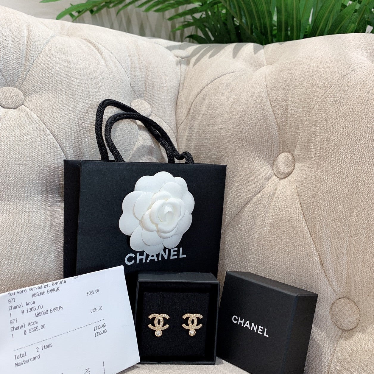 CHANEL✨| CC GOLD METAL EARRINGS 單鑽連排金色耳針 AB8946 -