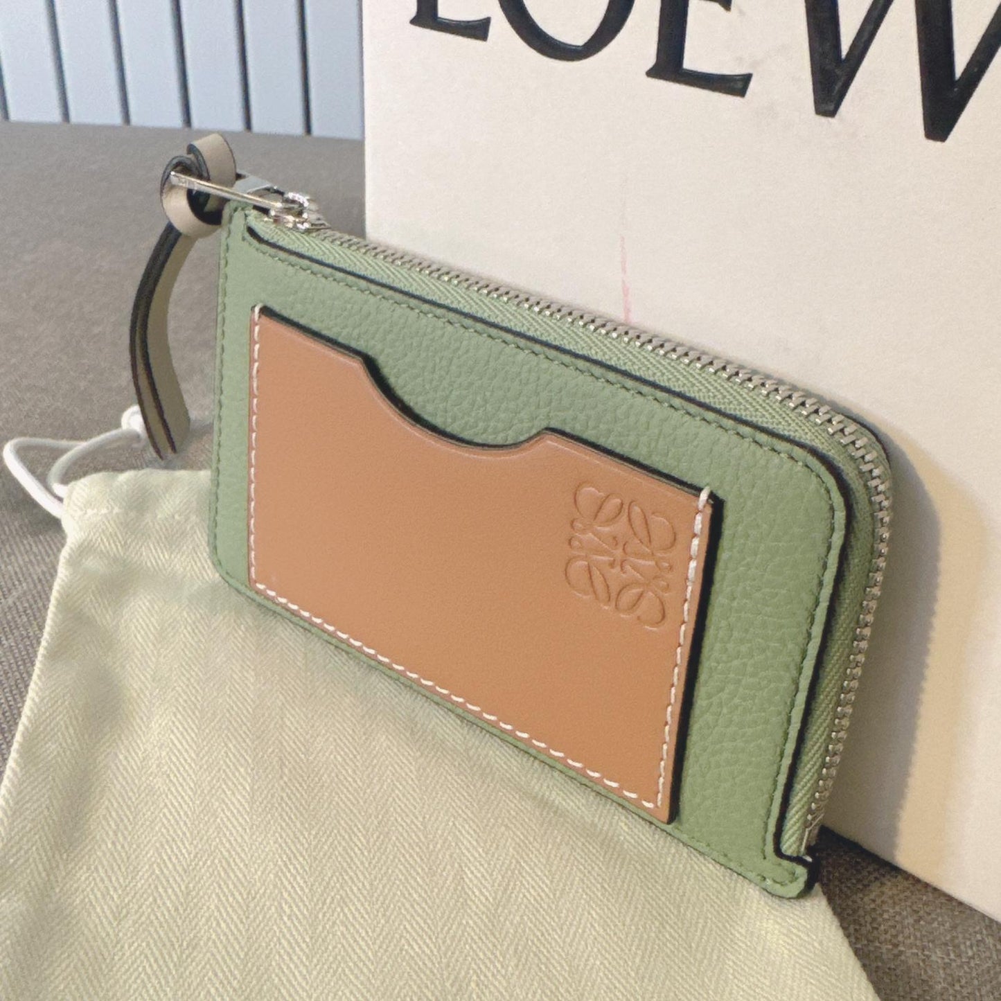*現貨*Loewe▪️Coin Cardholder 軟粒面牛皮拉鍊卡包-迷迭香綠 P8500 /T14000