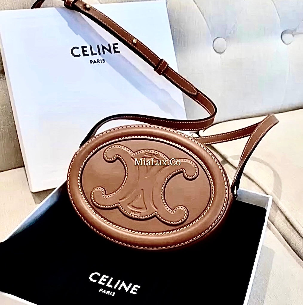 Celine▪️CUIR TRIOMPHE OVAL 大款月餅包/1450E1500 🉐53500🇪🇺