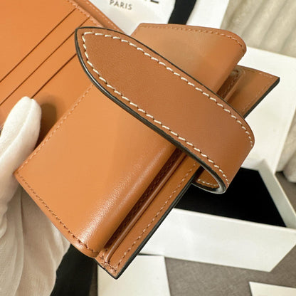 *現貨*Celine▪️Strap In Triomphe S 老花牛皮短夾-棕 P12000 /T20000