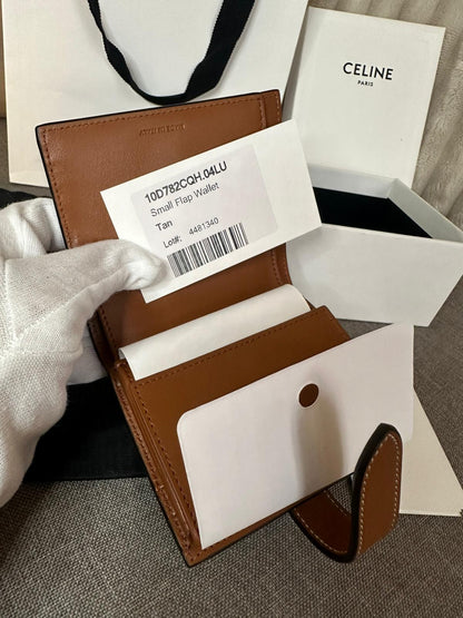 *現貨*Celine▪️Strap In Triomphe S 老花牛皮短夾-棕 P12000 /T20000