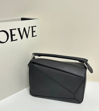 Loewe▪️Puzzle Bag S 小款軟粒面牛皮拼圖包/2550H2295 💚折扣🉐92800