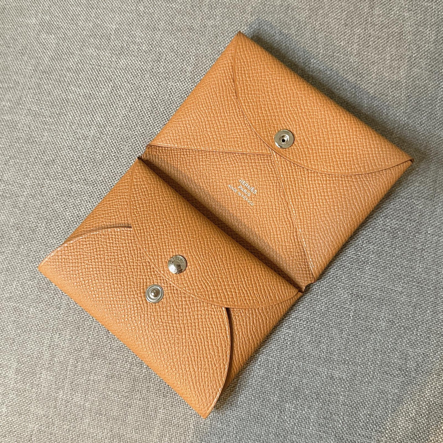 *現貨*Hermes Calvin Duo 金棕卡包 P18900 /T23800
