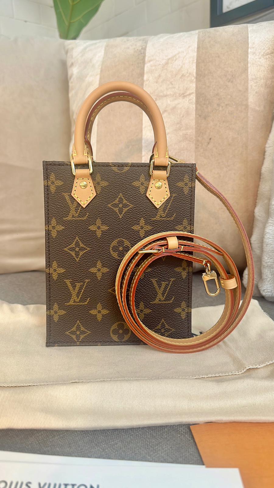 *現貨*LV Petit Sac Plat 小款琴譜包 P39800 /T63500