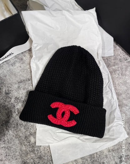 CHANEL✨ Chanel Beanies 黑紅麻花毛帽