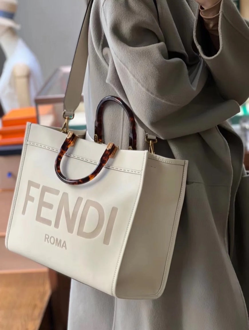 Fendi▪️Sunshine M 陽光托特包/2250E2500 🉐88500🇪🇺