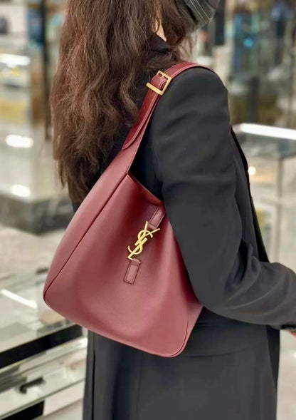 YSL Le 5 à 7 Hobo S 小款肩背包/1950E2100 🉐74500🇪🇺