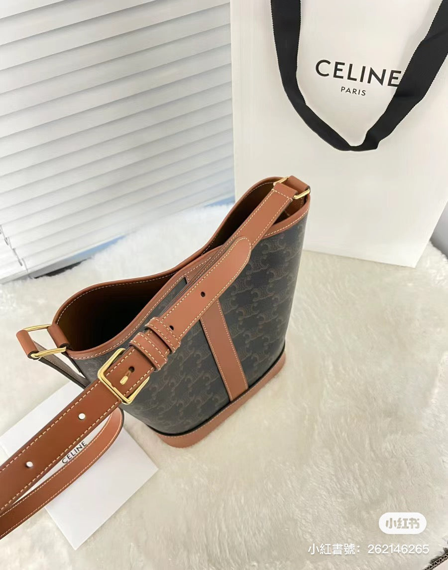 Celine▪️Bucket S 小款凱旋老花水桶包/1250E1300 🉐46500🇪🇺