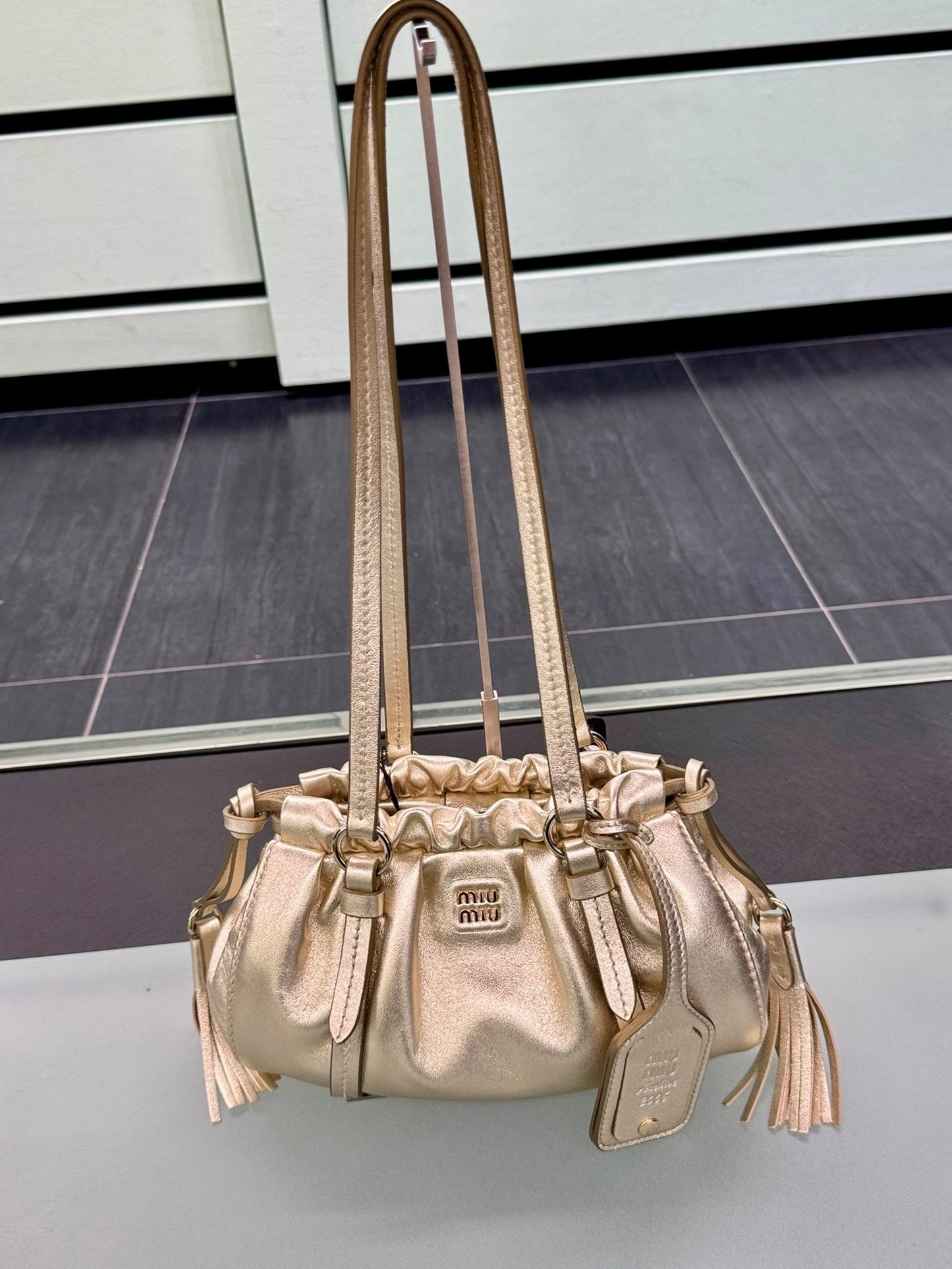 @MiuMiu Outlet Shoulder 肩背包/🔔限時折🉐49380