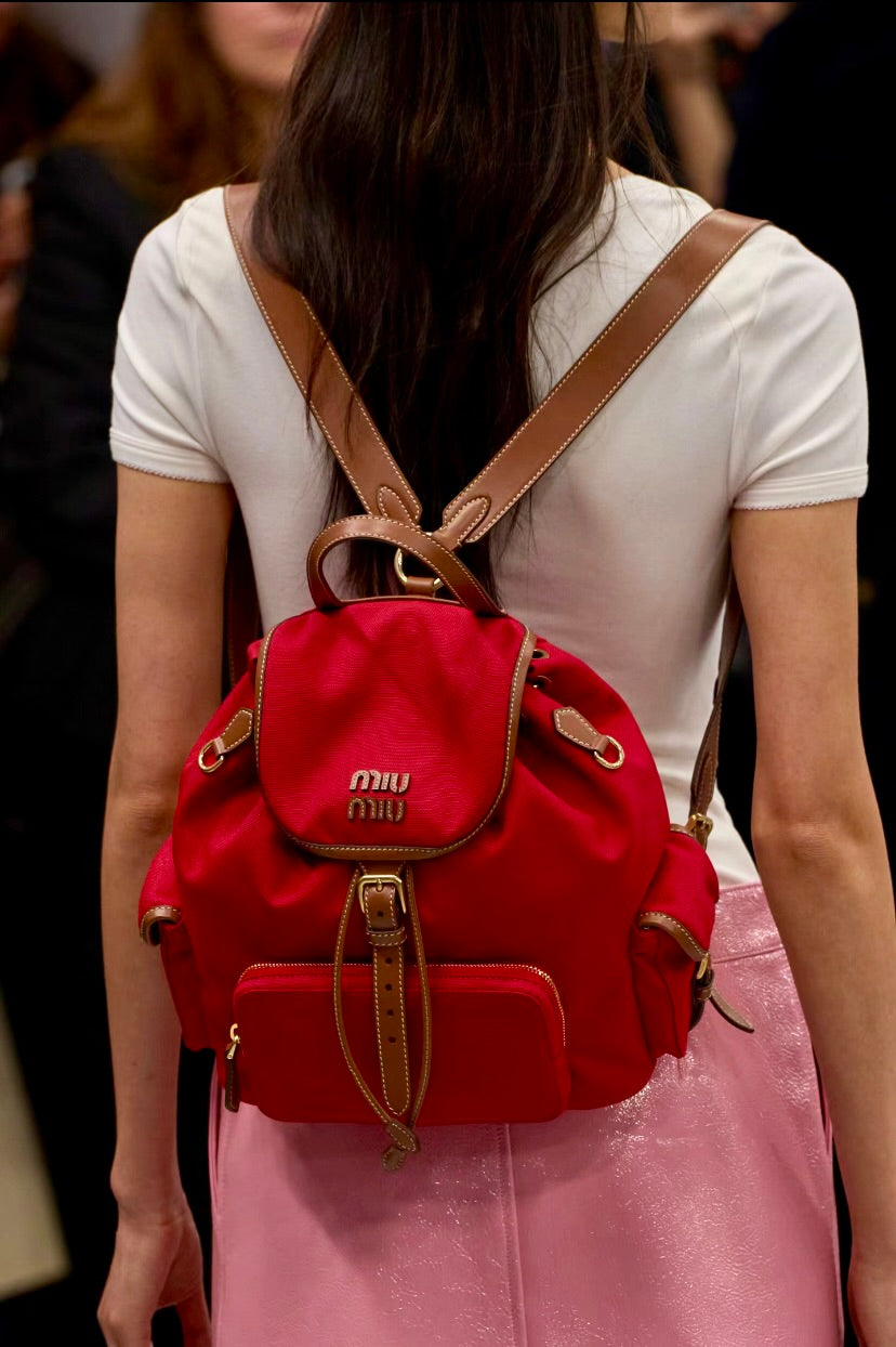 MiuMiu Canvas Backpack 帆布後背包/E1900 🉐69400🇪🇺