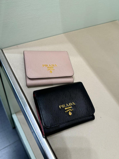 @Prada Wallet 釦式短夾/640P320 🔔限時折🉐15200