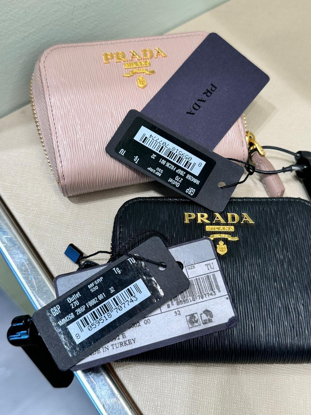 @Prada Wallet 拉鍊短夾/530P270 🔔限時折🉐12950