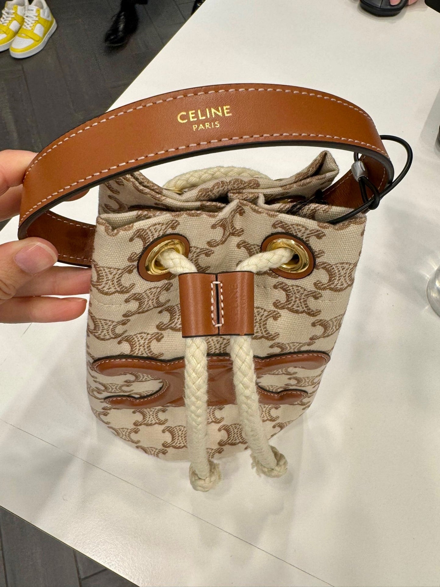 @Celine Outlet Teen Bucket 凱旋門白老花水桶包