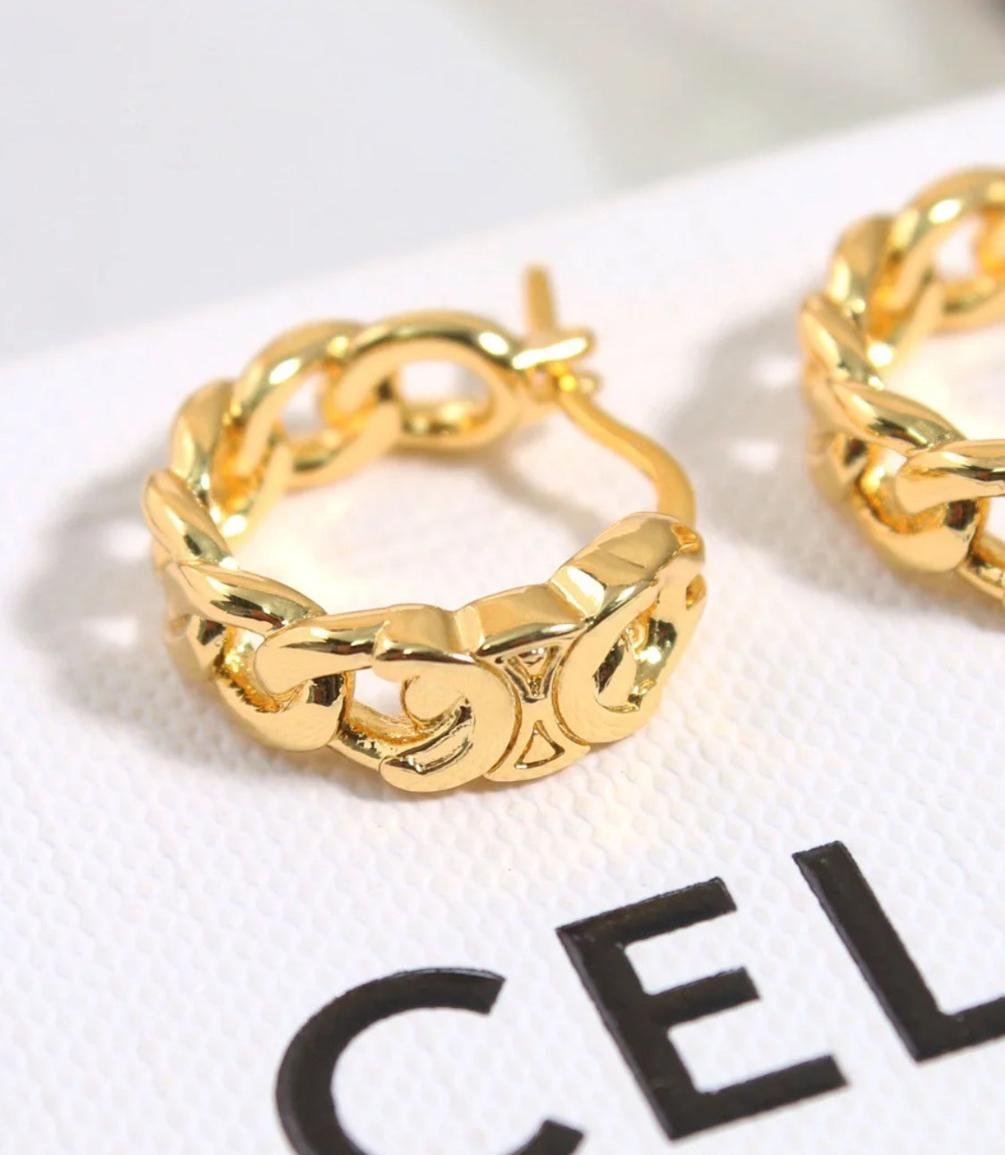 Celine Triomphe Small Gourmette Hoops 金色圈型耳環/365E390 🉐14650🇪🇺