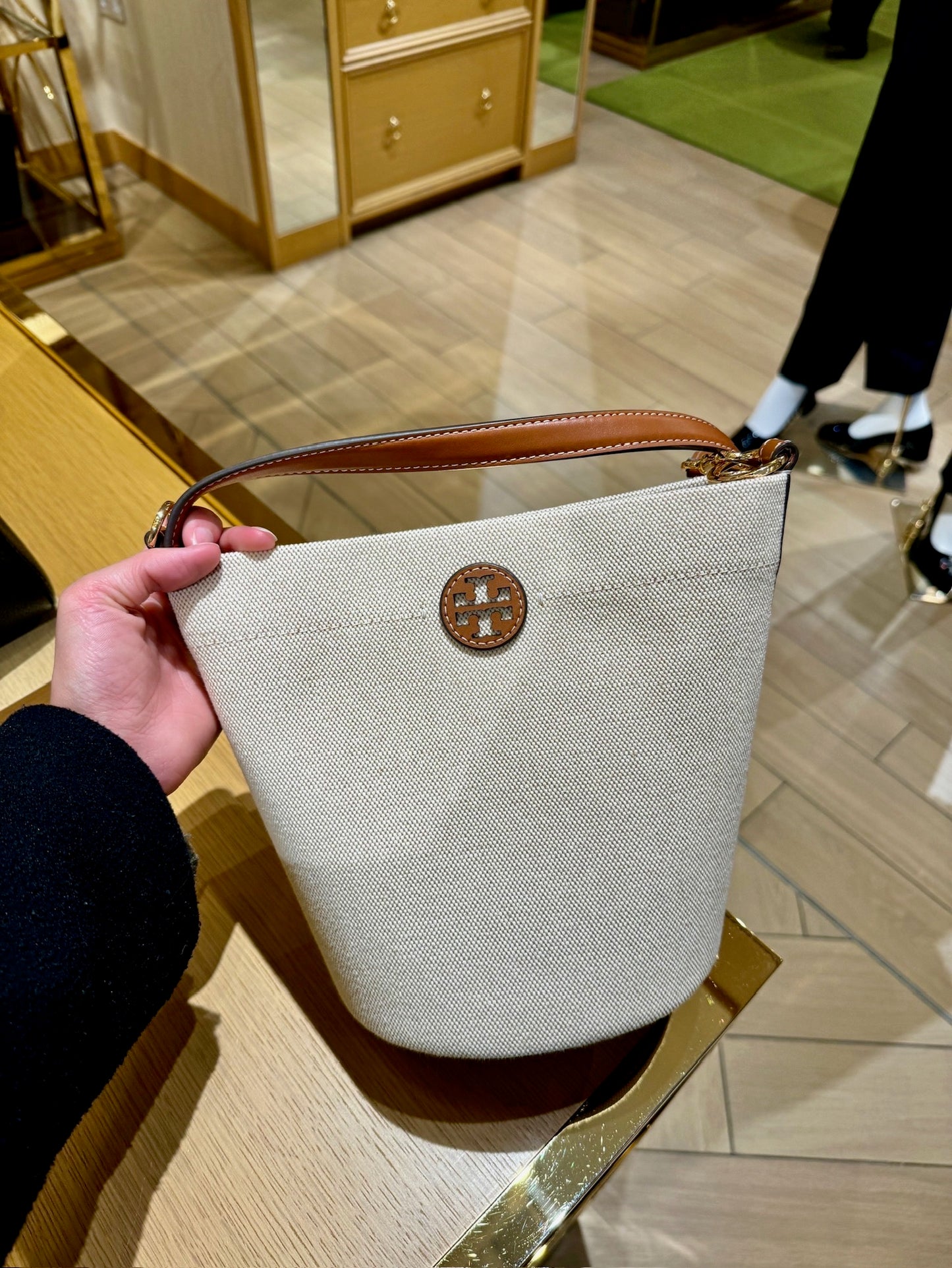 @ToryBurch Felix 水桶包 🔔限時折🉐7580