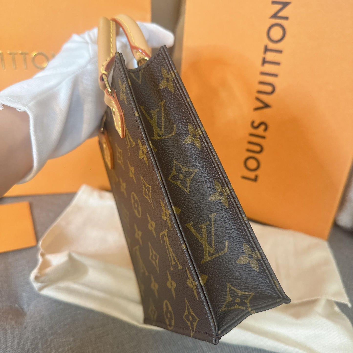 *現貨*LV Petit Sac Plat 小款琴譜包 P39800 /T63500