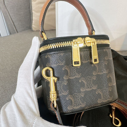 *現貨*Celine▪️Vanity Mini 老花化妝包 P29000 /T41000
