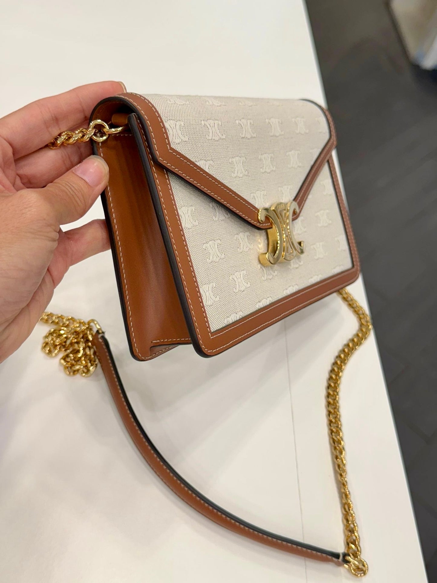 @Celine Outlet Margo WOC 凱旋門鏈條包